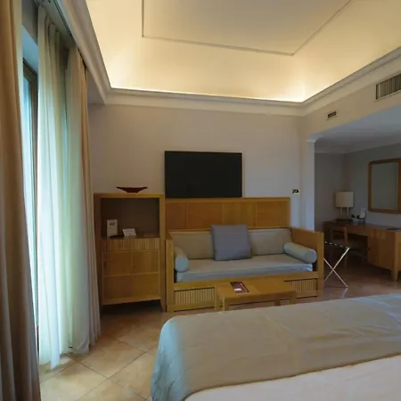 Ξενοδοχείο Forum 4*