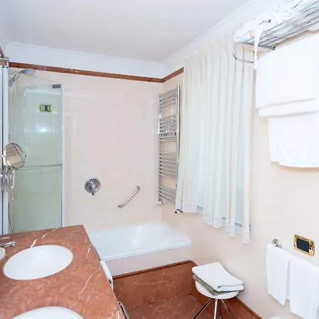 Forum Hotel 4*