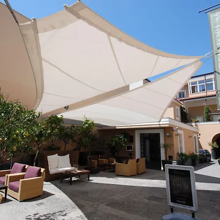 Hotel Forum