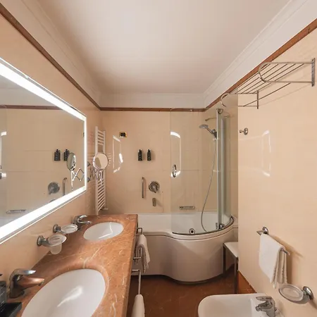 Forum Hotel 4*